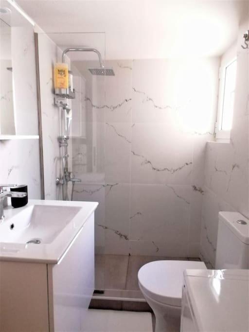 Koukaki Cozy Apartment 5 Minutes To Metro アテネ エクステリア 写真
