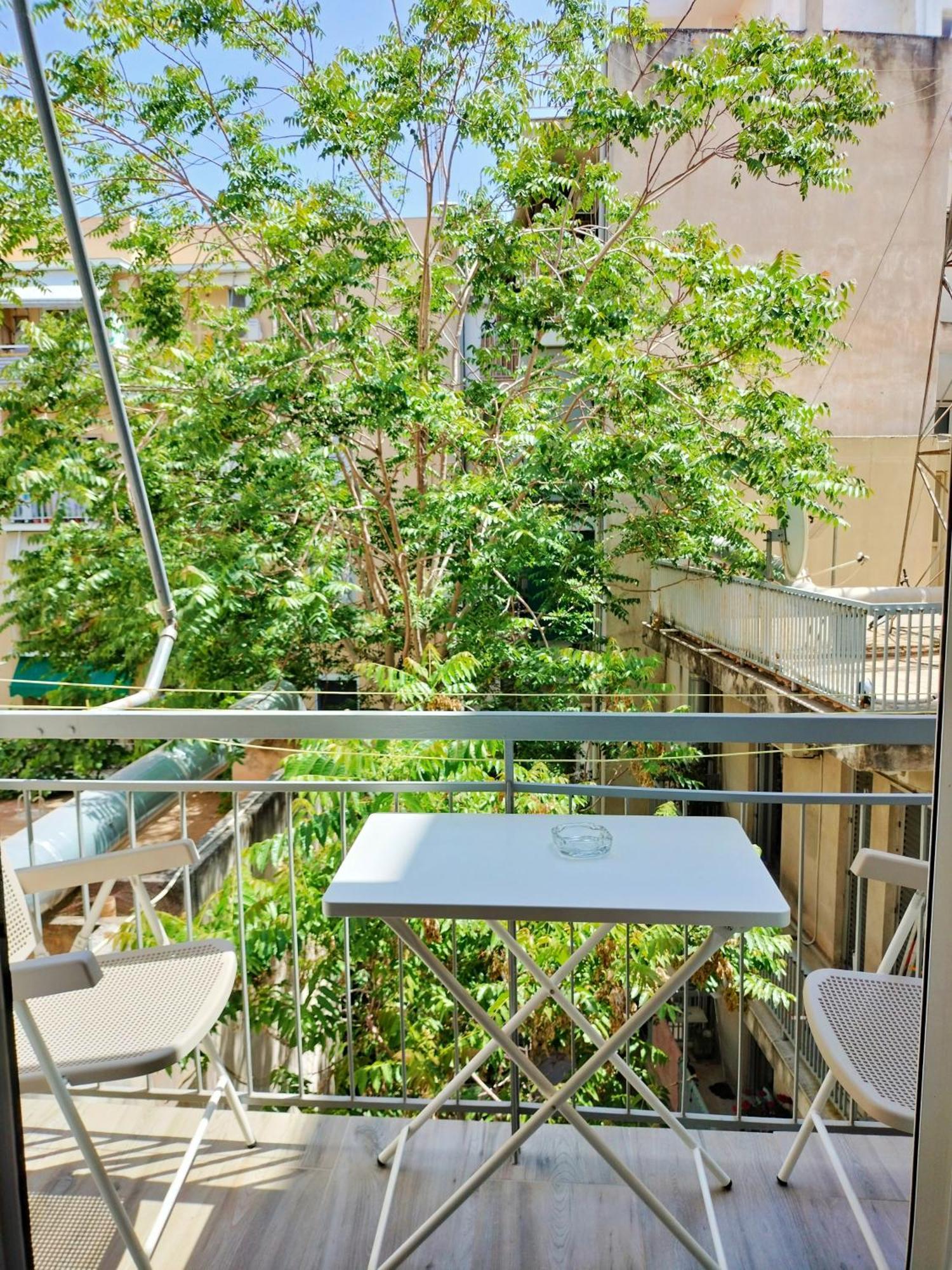 Koukaki Cozy Apartment 5 Minutes To Metro アテネ エクステリア 写真